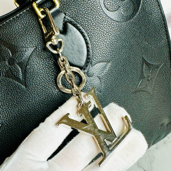EUC Louis Vuitton Palladium Plated LV Initials Key Holder/Bag Charm - Picture 12 of 17